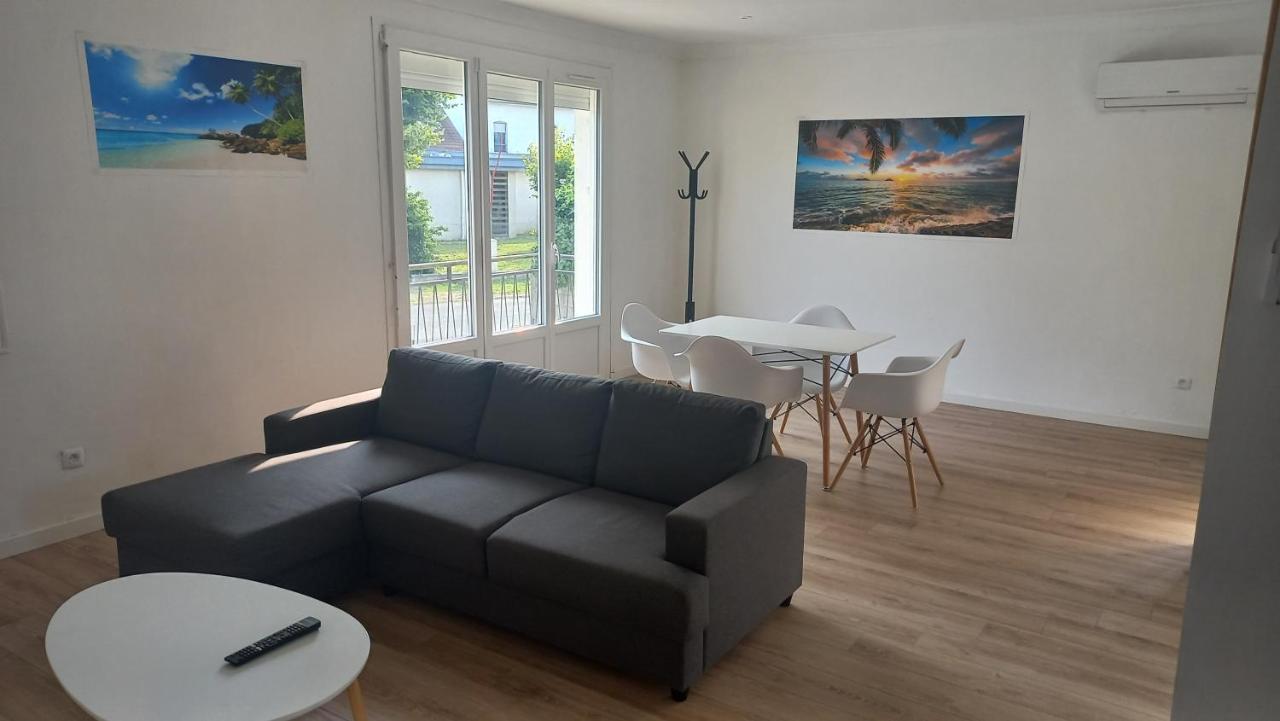 Maison Spacieuse Avec Un Terrain Casseneuil Eksteriør billede